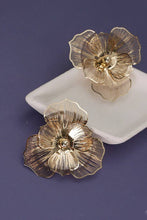 Load image into Gallery viewer, FILIGREE GOLD FLOWER POST EARRINGS | 31E03402: GOLD