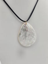 Load image into Gallery viewer, ADJUSTABLE BLACK PLEATHER CORD NECKLACE WITH TEAR DROP DISC PEARL PENDANT   NC-SJ2003
