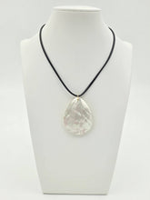 Load image into Gallery viewer, ADJUSTABLE BLACK PLEATHER CORD NECKLACE WITH TEAR DROP DISC PEARL PENDANT   NC-SJ2003
