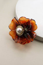 Load image into Gallery viewer, PEARL FLOWER HAIR CLAW CLIPS | 40H496: IVORY
