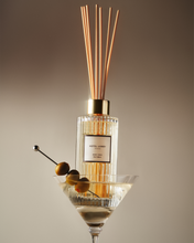 Load image into Gallery viewer, New York - Luxury Fall Reed Diffuser - Home Decor &amp; Gifts
