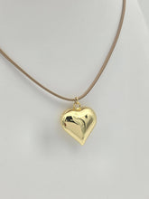Load image into Gallery viewer, BEIGE ADJUSTABLE LEATHER CORD NECKLACE GOLD HEART   NC-SJ2006
